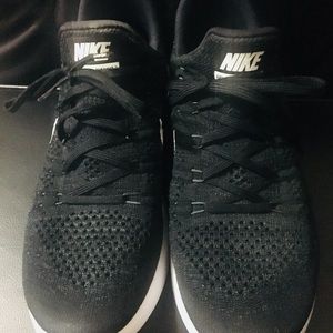 Nike tennis shoes for men